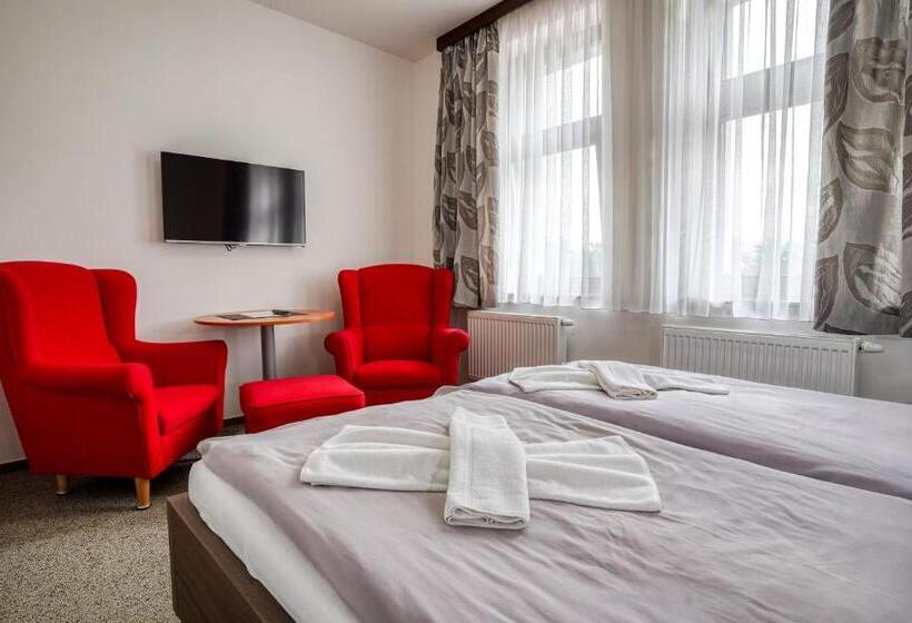 带双人床的标准工作室, Flora