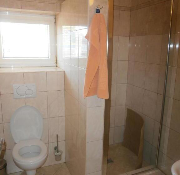 家庭工作室, Flora