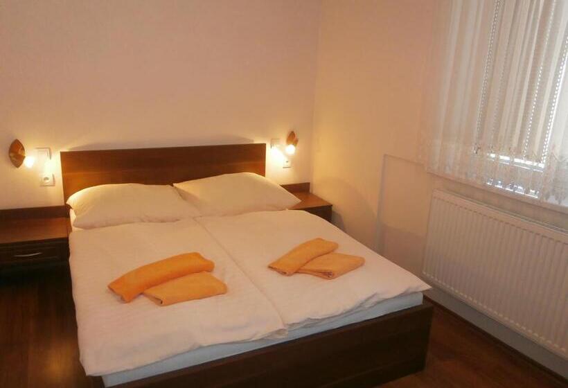 家庭工作室, Flora