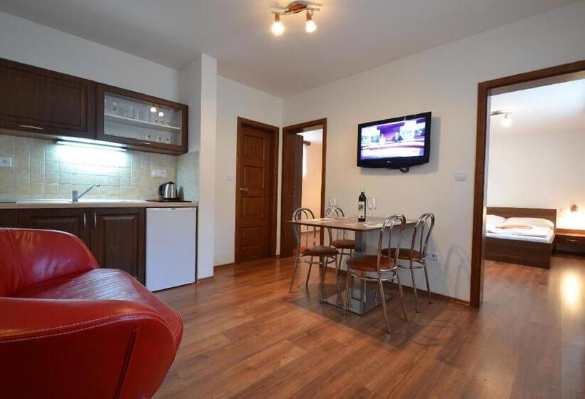 家庭工作室, Flora