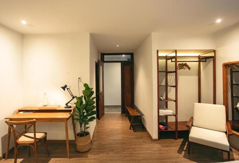 اتاق استاندارد سه تخته با چشمانداز, Kool House