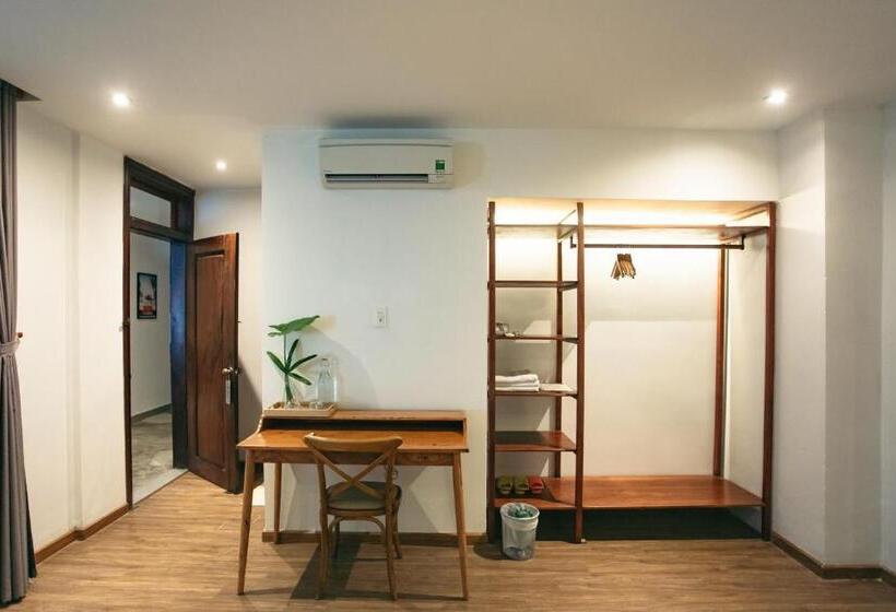 اتاق استاندارد سه تخته با چشمانداز, Kool House