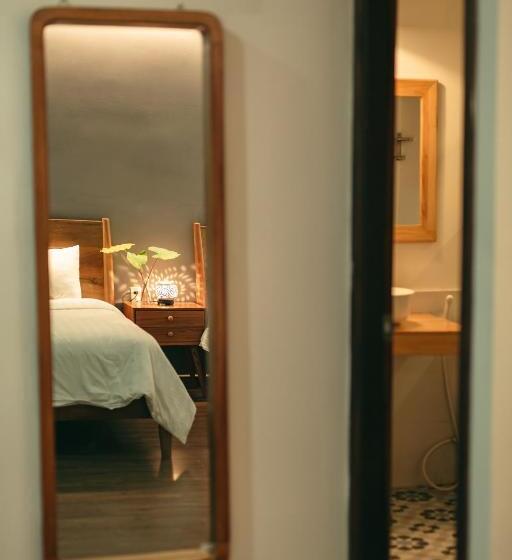 اتاق استاندارد چهار تخته, Kool House