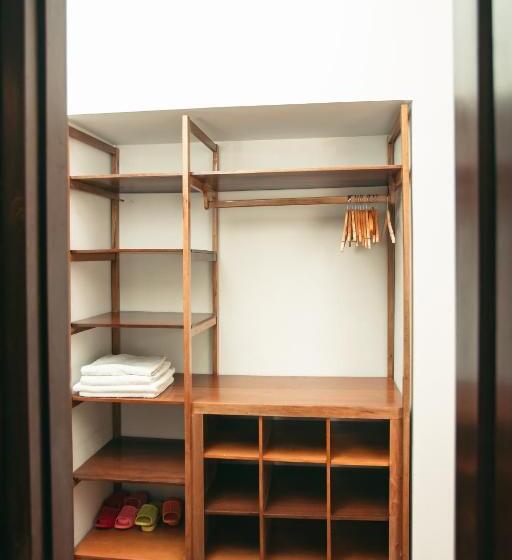 اتاق استاندارد چهار تخته, Kool House