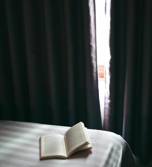 اتاق استاندارد چهار تخته, Kool House