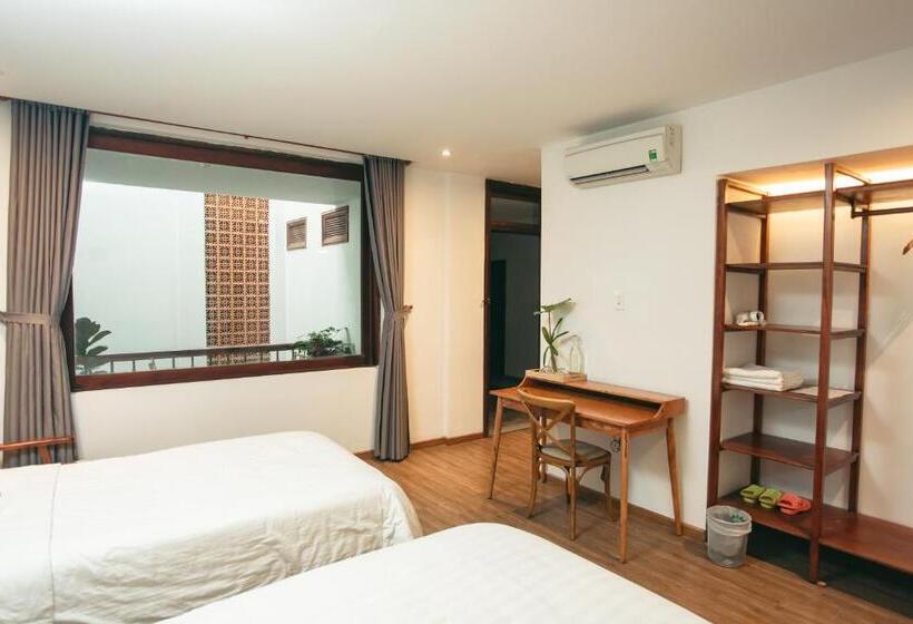 اتاق استاندارد سه تخته با چشمانداز, Kool House