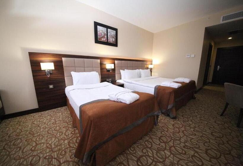 סוויטה משפחתית, Safa Sorgun Thermal