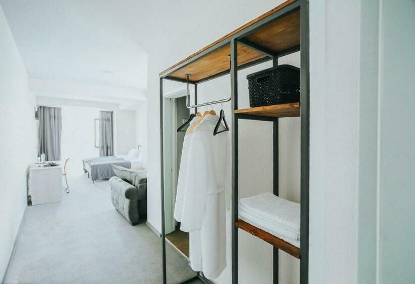 اتاق خانوادگی, & Wine Cellar Arge