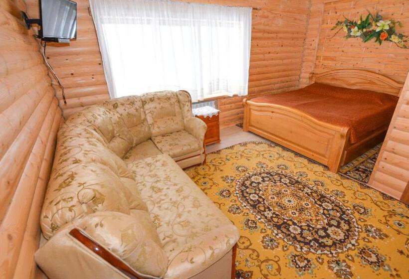 חדר סטנדרט לשלושה, Kozatsky Dvorik