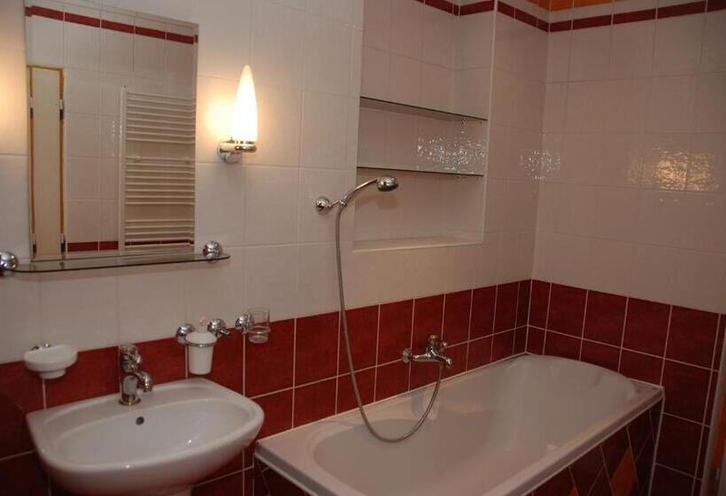 豪华两卧室公寓, Penzion Rotunda