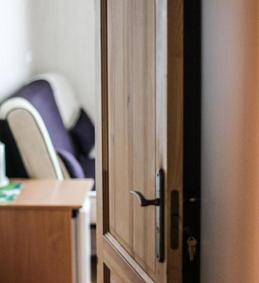 Economy Triple Room, Rotuã…â¡ã„â€”