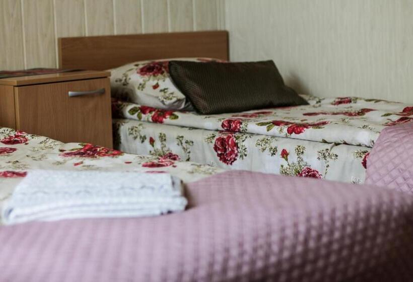 Economy Triple Room, Rotuã…â¡ã„â€”