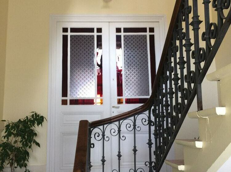 غرفة قياسية مطلّة علي حمام السباحة, Les Marronniers