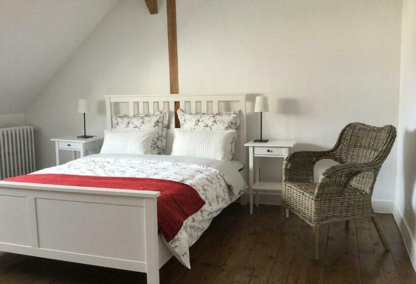 غرفة قياسية مطلّة علي حمام السباحة, Les Marronniers