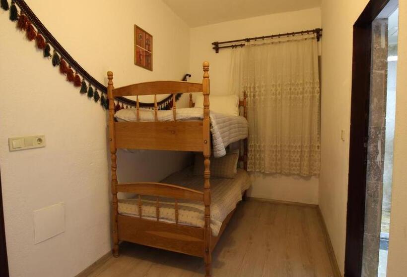 اتاق خانوادگی, Cappadocia Serenity