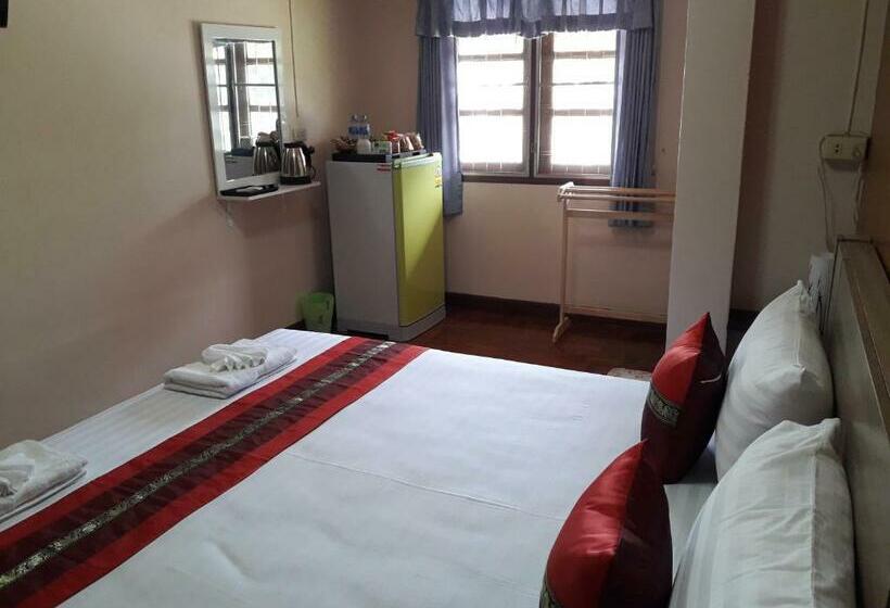 غرفة قياسية, Oyo Ban Thassanee