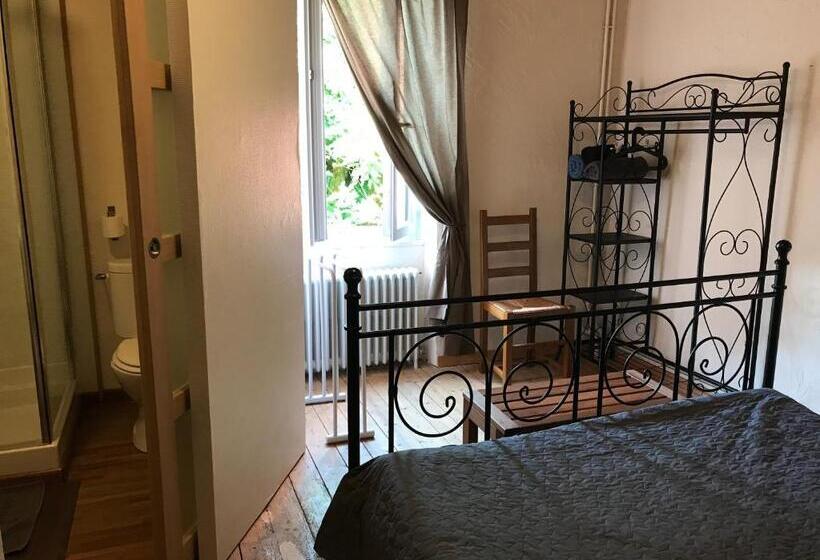 이코노미 룸, Le Ribet