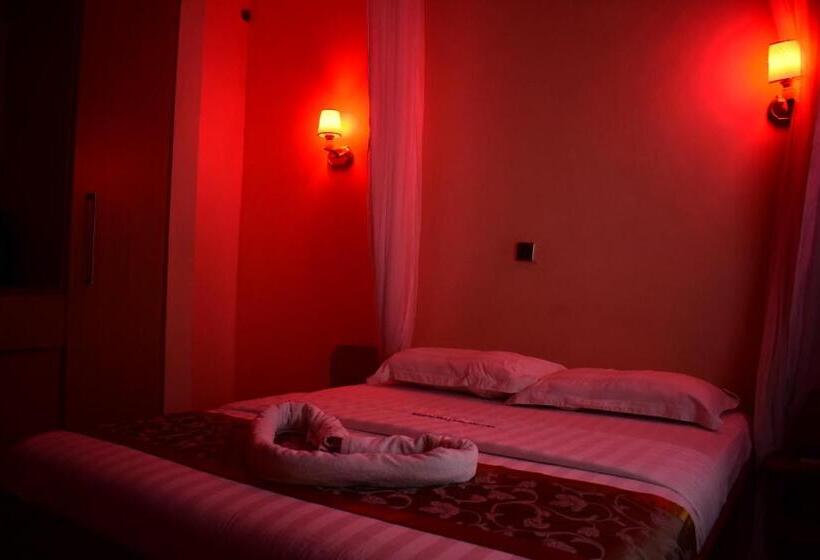 اتاق لوکس, Sisters And Spa