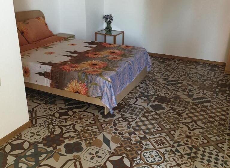 غرفة قياسية, House Of Sun