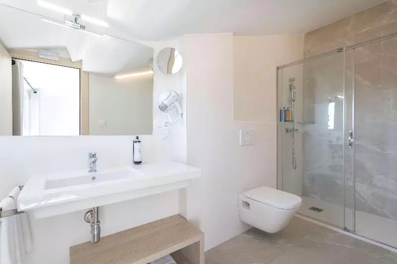 اتاق استاندارد با تراس, Halley Hotel & Apartments Affiliated By Meliá
