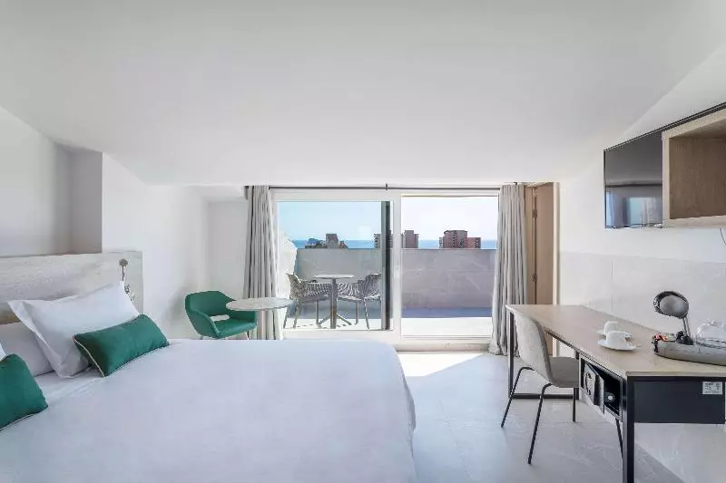 اتاق استاندارد با تراس, Halley Hotel & Apartments Affiliated By Meliá