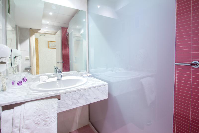 اتاق سوپریور, Cabin