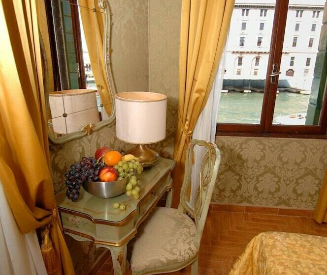 Habitación Estándar con Vistas, Canal