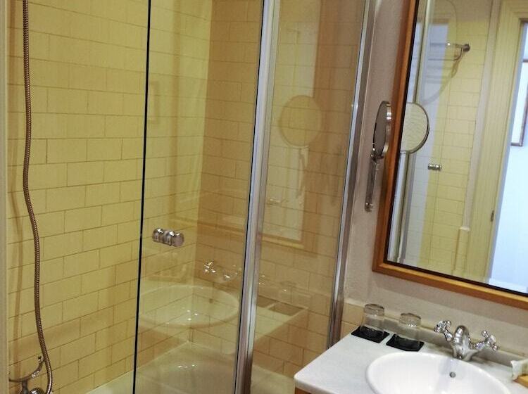 اتاق استاندارد سه نفره, Cuentame La Puebla