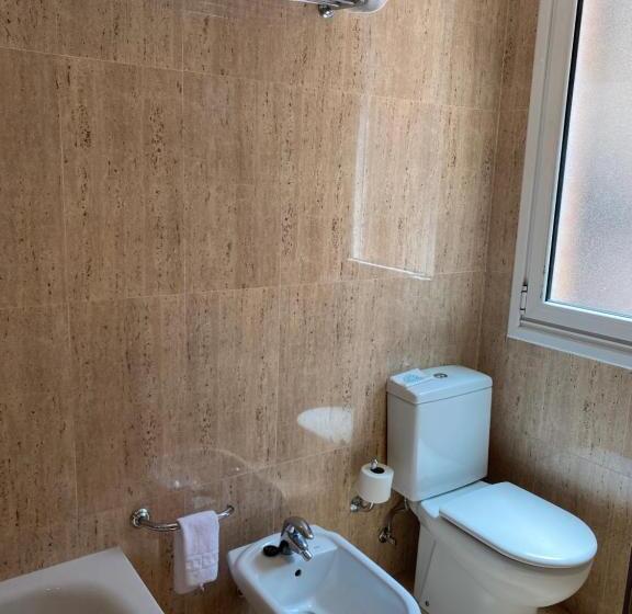 اتاق خانوادگی, Duerming Longoria Plaza