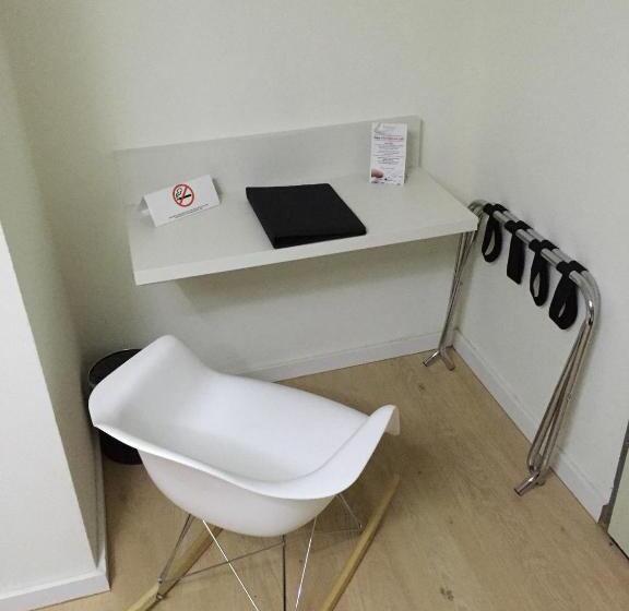 غرفة قياسية, France