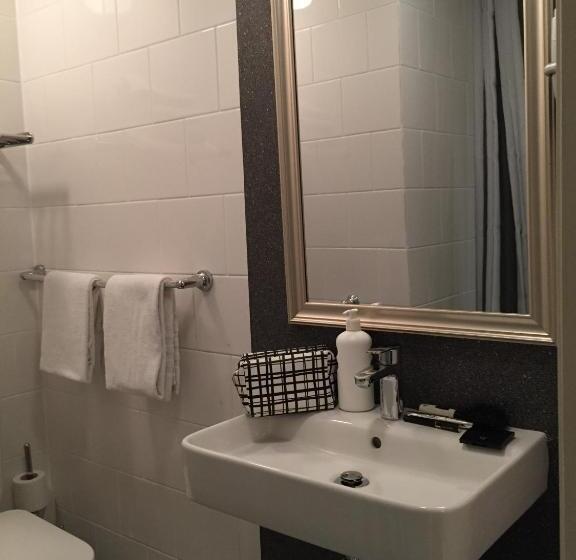 غرفة قياسية, France