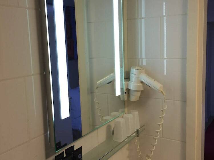 غرفة قياسية ثلاثية, France