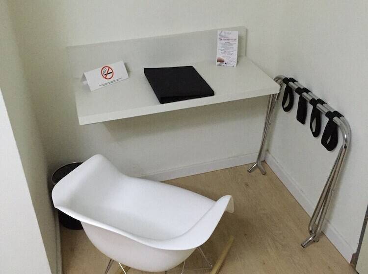 غرفة قياسية ثلاثية, France