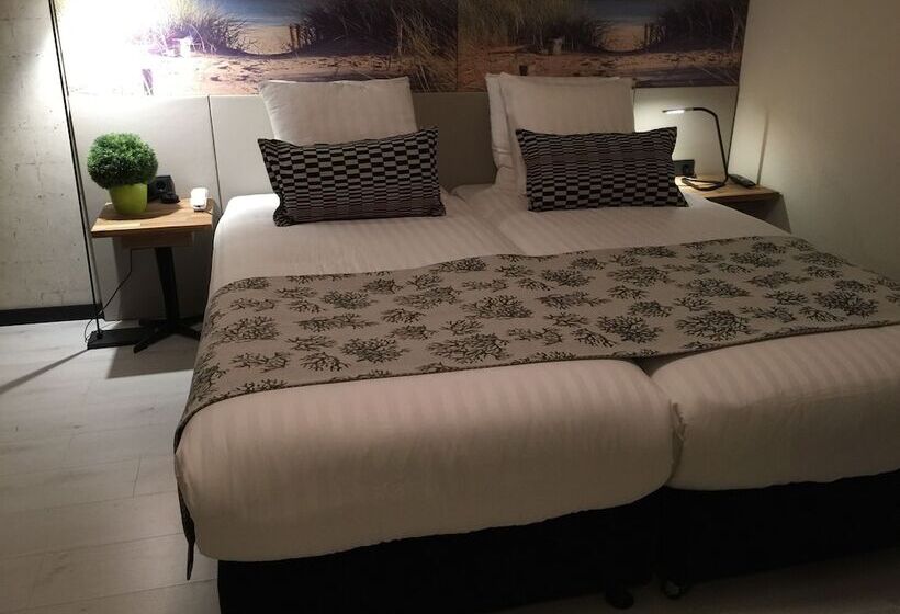 غرفة قياسية ثلاثية, France