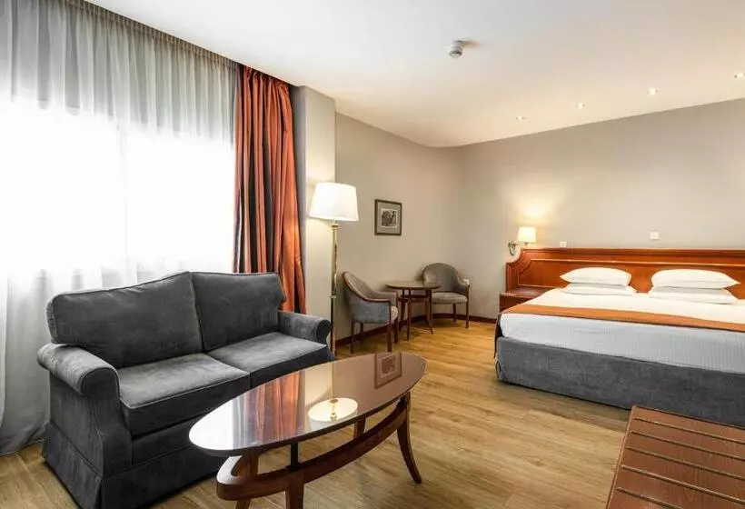 سوئیت جونیور با تخت بزرگ, Holiday Inn Thessaloniki, An Ihg