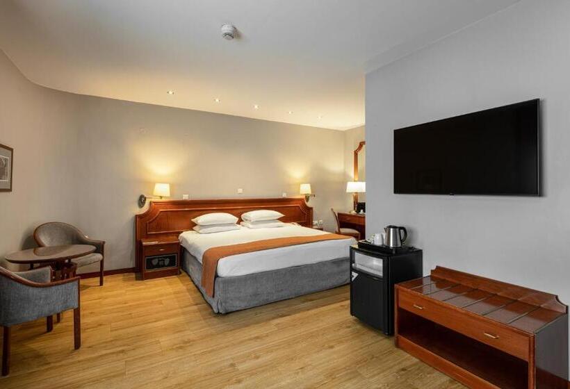 سوئیت جونیور با تخت بزرگ, Holiday Inn Thessaloniki, An Ihg