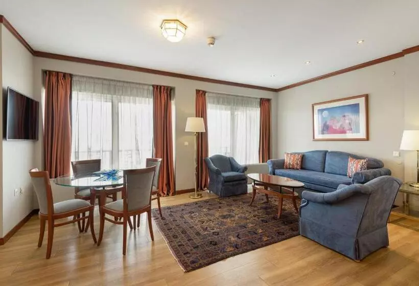 سوئیت اجرایی با تخت کینگ, Holiday Inn Thessaloniki, An Ihg