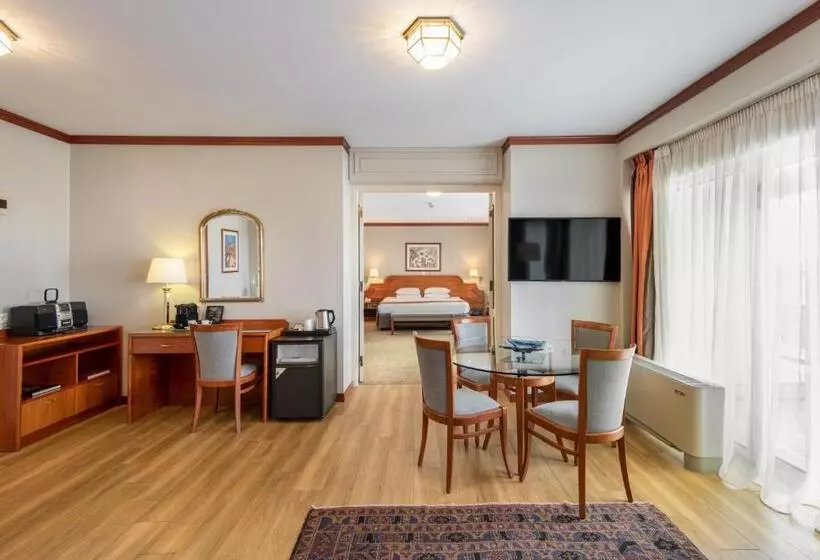 سوئیت اجرایی با تخت کینگ, Holiday Inn Thessaloniki, An Ihg