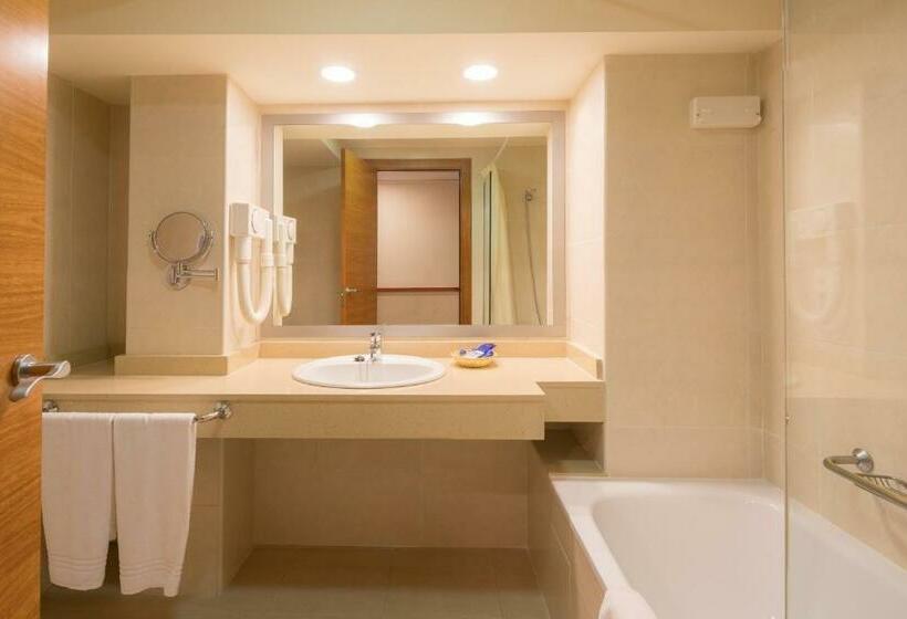 带泳池的标准三人间, htop Calella Palace & Spa 4* Sup