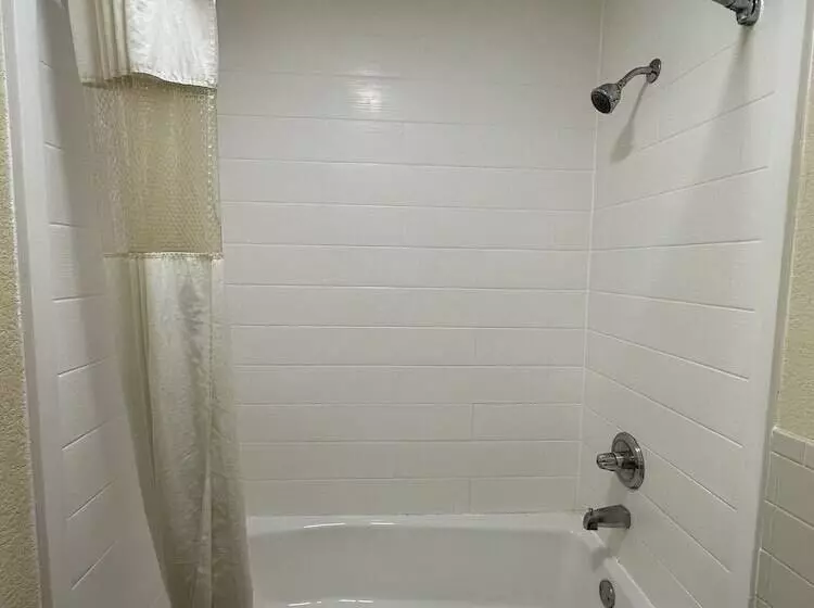２ダブルベッドのスタンダードルーム, Rodeway Inn & Suites Hwy 290 Nw