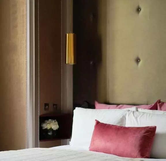 سوئیت با تخت بزرگ, Sofitel London St James