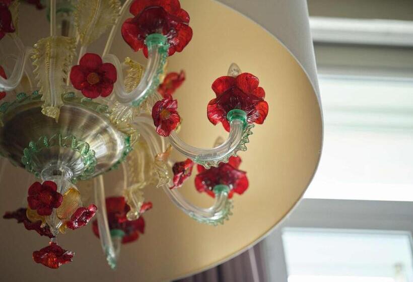 سوئیت با تخت بزرگ, Sofitel London St James