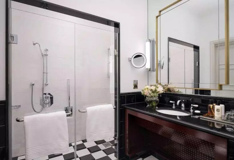 استودیو استاندارد با تخت کینگ, Sofitel London St James