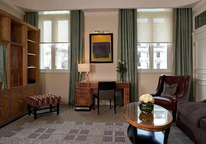 سوییت پرستیژ, Sofitel London St James