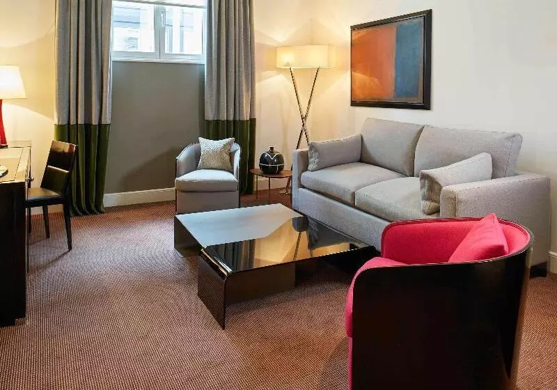 سوییت پرستیژ, Sofitel London St James