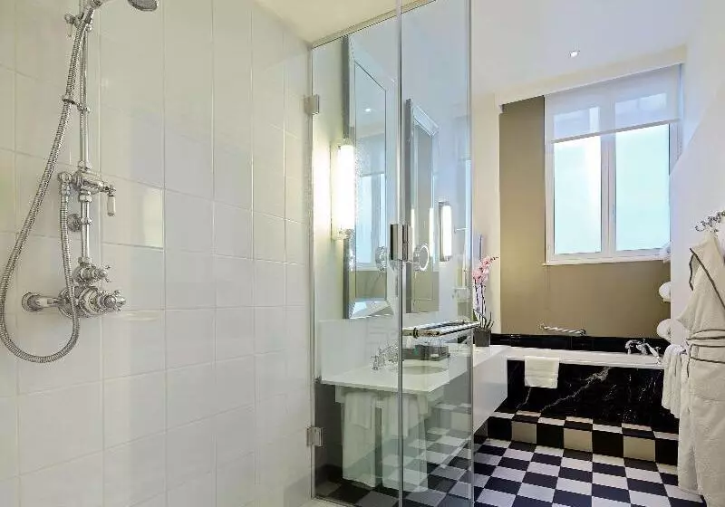 سوییت پرستیژ, Sofitel London St James