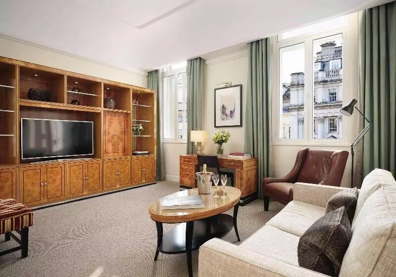 سوییت پرستیژ, Sofitel London St James
