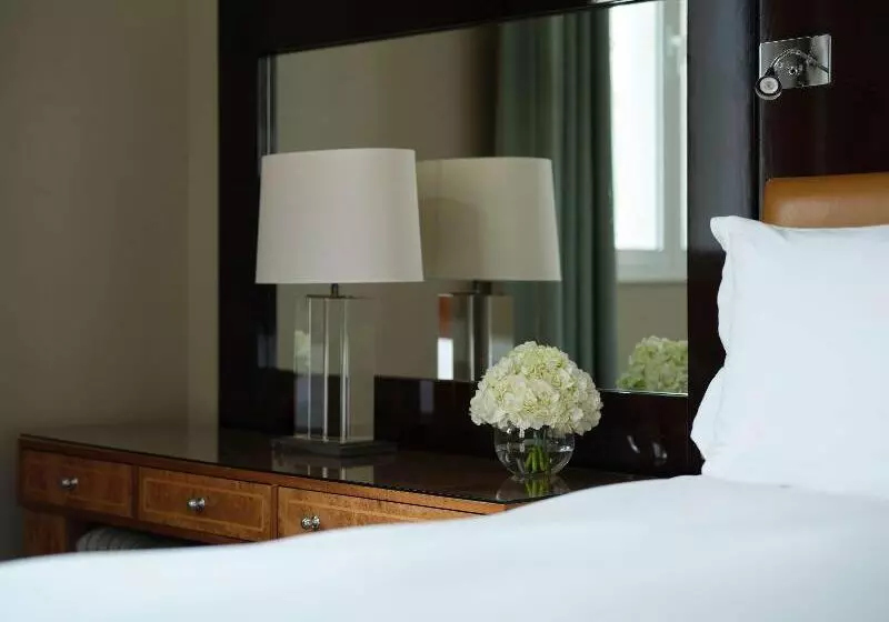 سوییت پرستیژ, Sofitel London St James