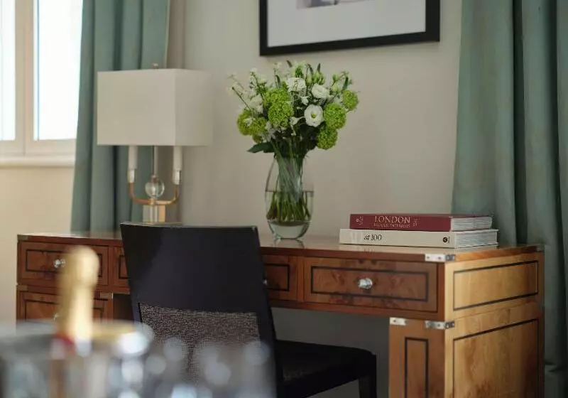 سوییت پرستیژ, Sofitel London St James
