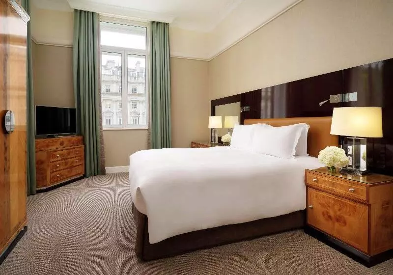 سوییت پرستیژ, Sofitel London St James